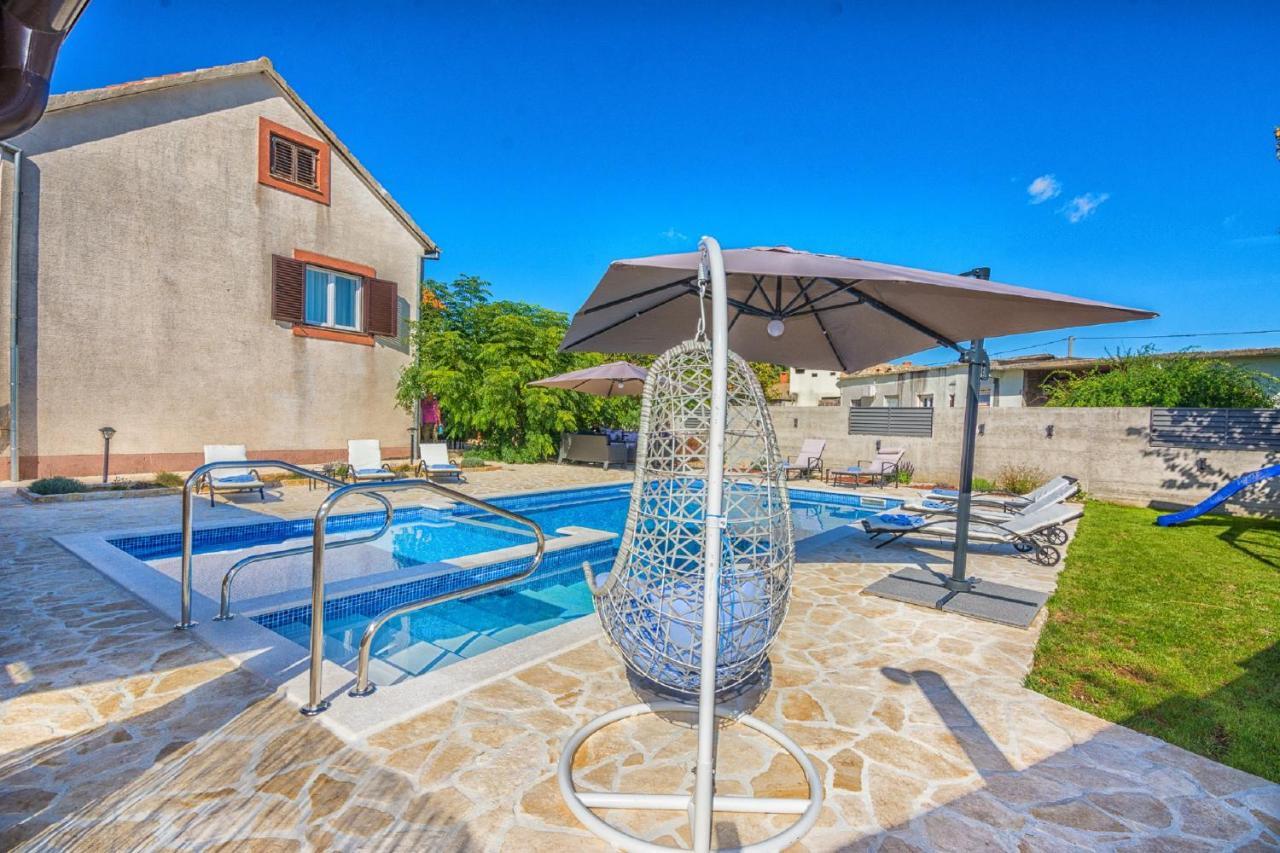 Holiday Home Tower With Private Pool, Sauna And Quads Smilcic エクステリア 写真