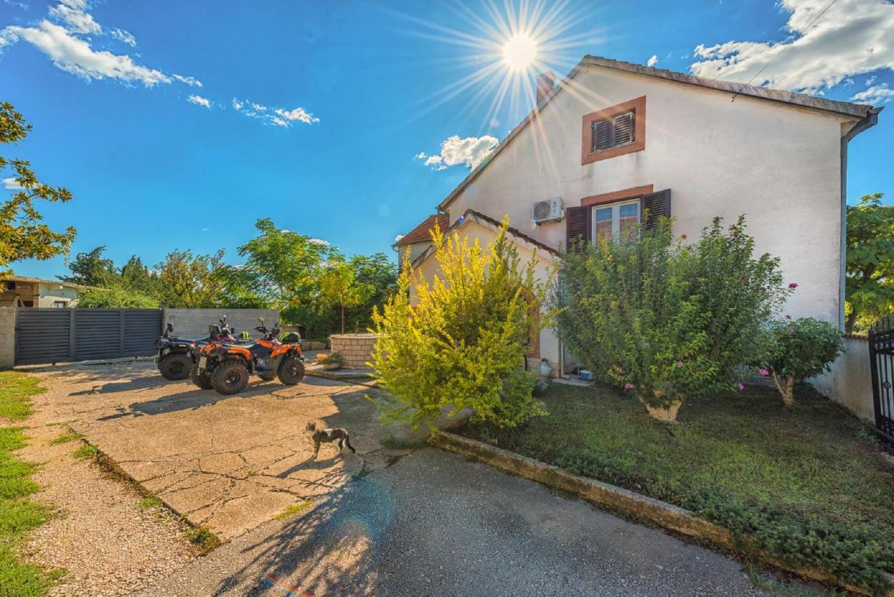 Holiday Home Tower With Private Pool, Sauna And Quads Smilcic エクステリア 写真