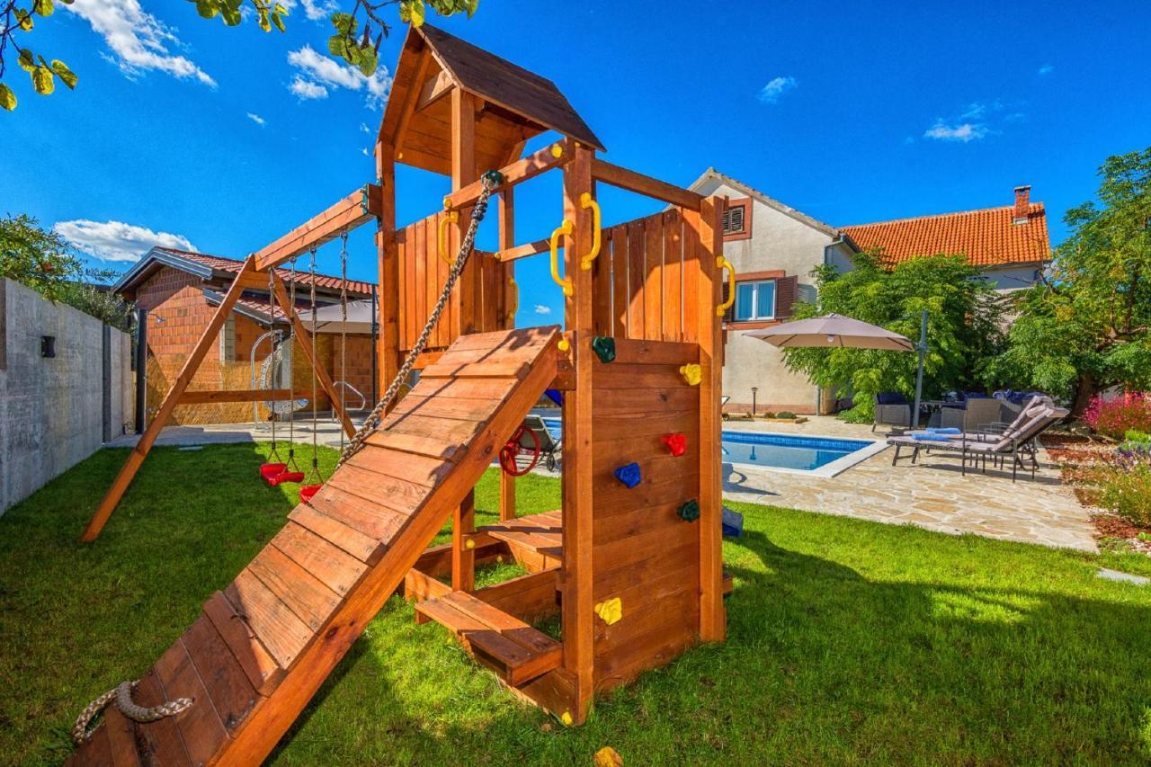 Holiday Home Tower With Private Pool, Sauna And Quads Smilcic エクステリア 写真