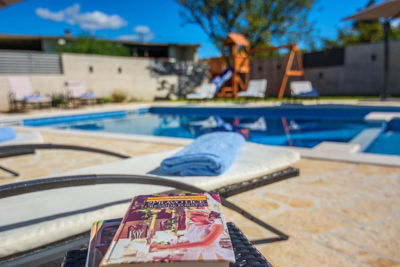 Holiday Home Tower With Private Pool, Sauna And Quads Smilcic エクステリア 写真