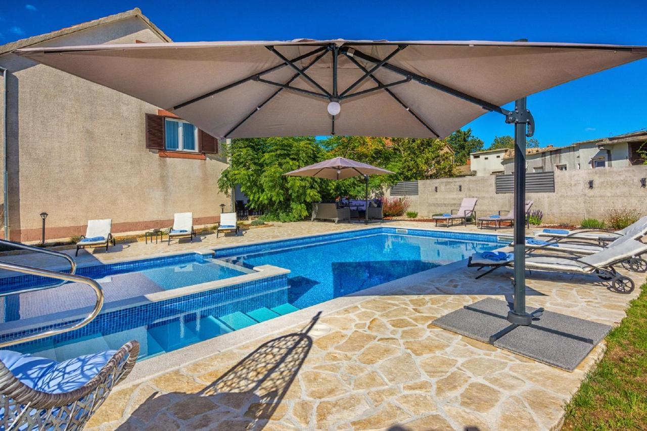 Holiday Home Tower With Private Pool, Sauna And Quads Smilcic エクステリア 写真