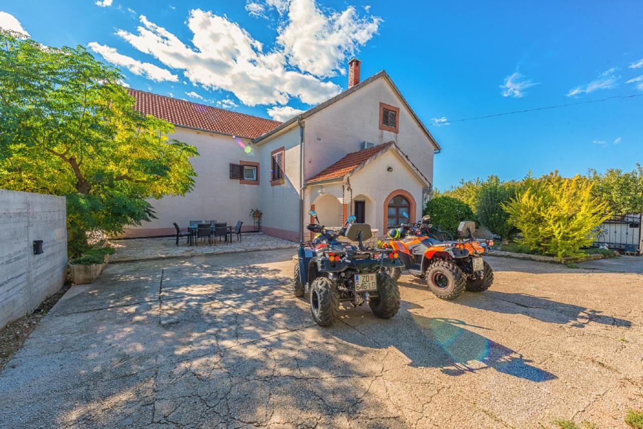 Holiday Home Tower With Private Pool, Sauna And Quads Smilcic エクステリア 写真