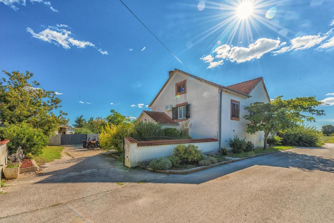 Holiday Home Tower With Private Pool, Sauna And Quads Smilcic エクステリア 写真