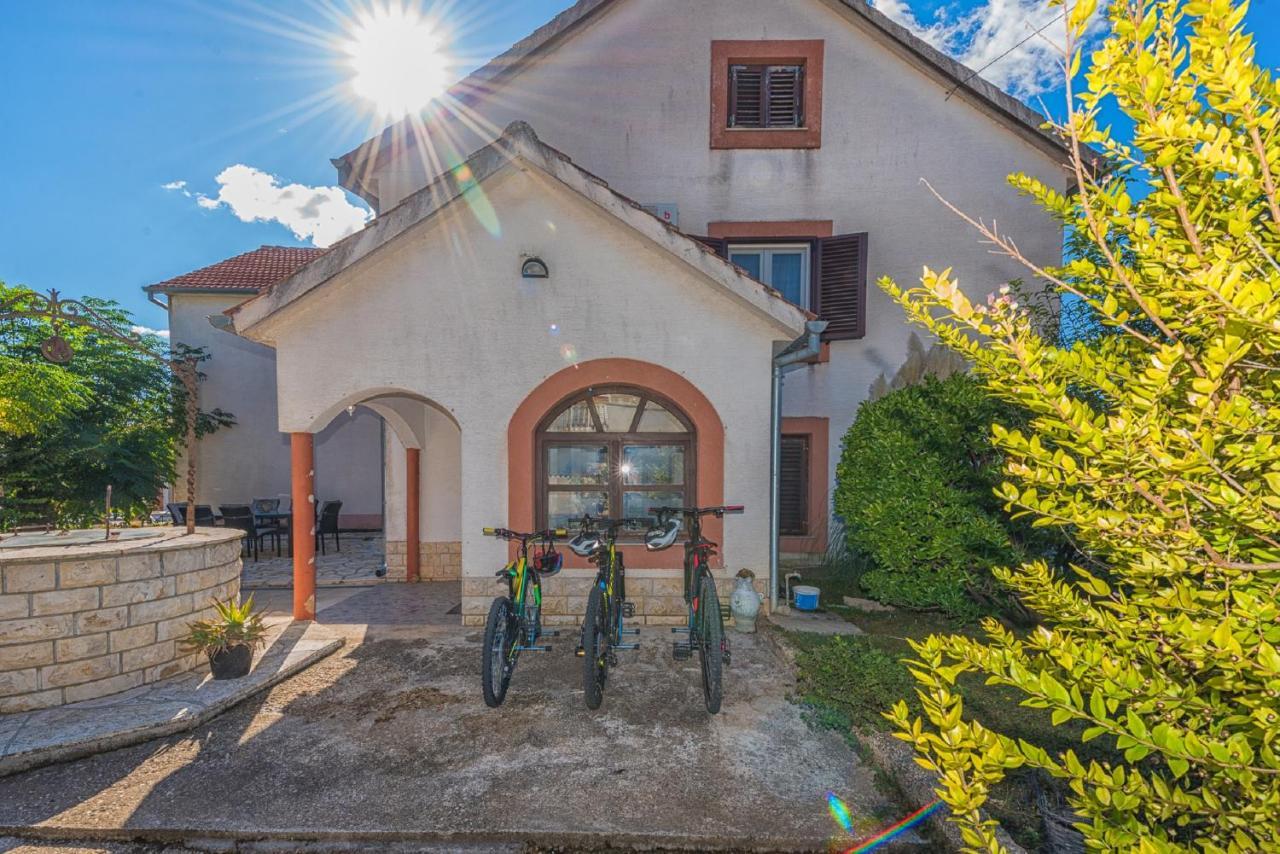 Holiday Home Tower With Private Pool, Sauna And Quads Smilcic エクステリア 写真