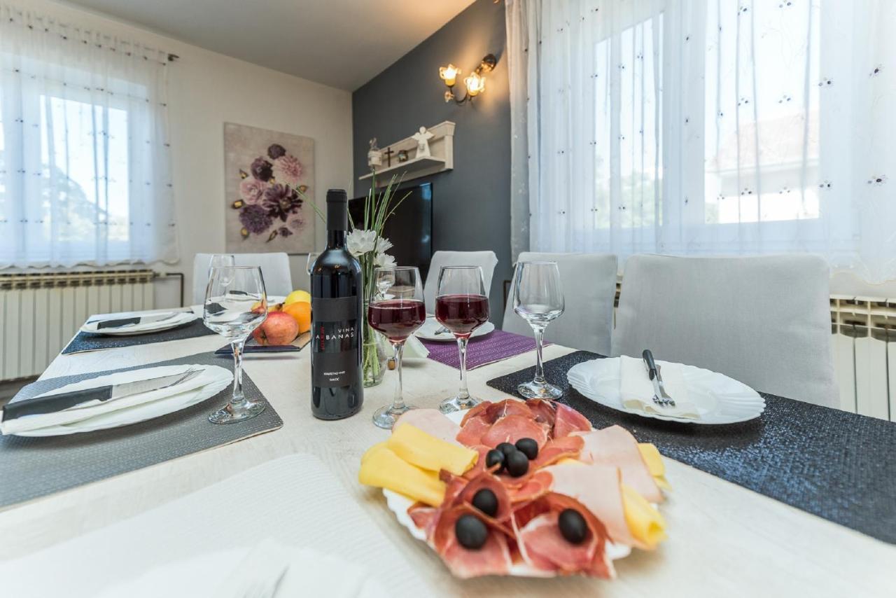 Holiday Home Tower With Private Pool, Sauna And Quads Smilcic エクステリア 写真