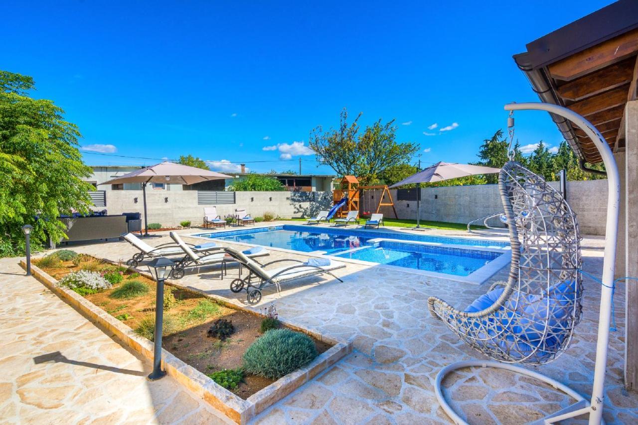 Holiday Home Tower With Private Pool, Sauna And Quads Smilcic エクステリア 写真